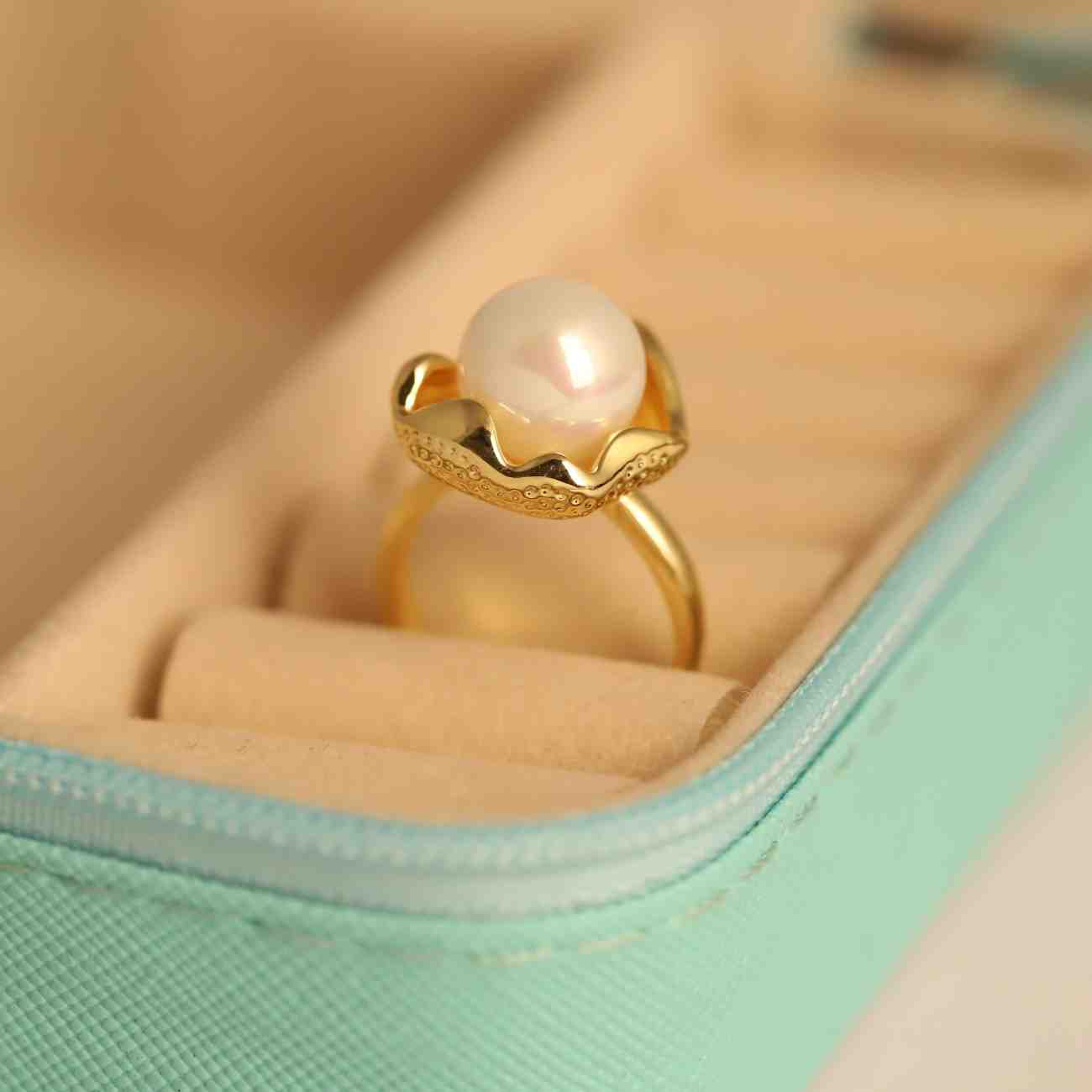 Elegant Gold-Plated Floral Ring with Natural Pearl Center